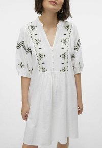 Vero Moda Srajčna obleka - bright white