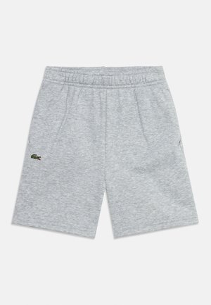 Shorts décontractés gris clair avec une taille élastique et un petit logo crocodile vert sur la cuisse gauche.