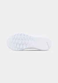 Sole de pantof din cauciuc alb, cu un model texturat în formă de diamant și marcaje de brand. Prezintă o suprafață netedă cu forme ovale pentru aderență.