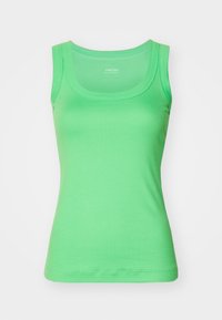 Groene mouwloze tanktop van gladde stof met een ronde hals en een getailleerd ontwerp, met een rechte onderrand en zonder patronen of accenten.
