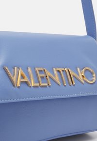 Valentino Bags Taška s příčným popruhem - polvere