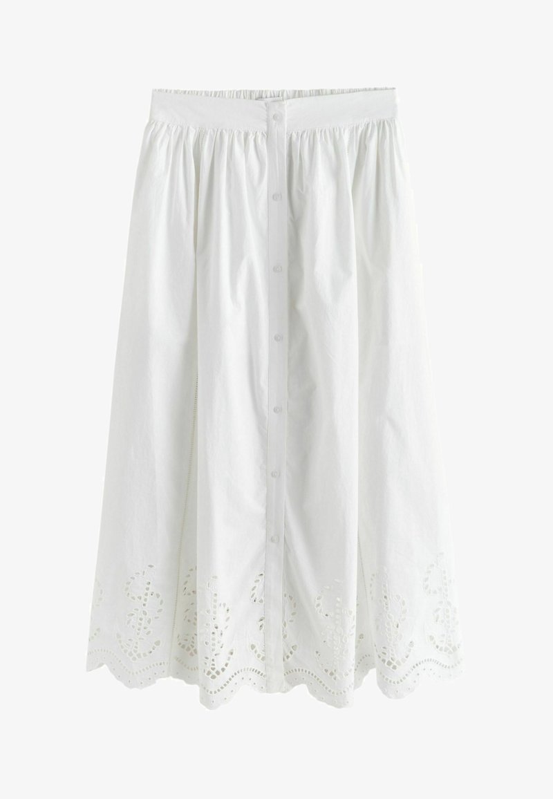Jupe midi blanche avec fermeture à boutons sur le devant, taille froncée et ourlet festonné orné de broderies florales ajourées.