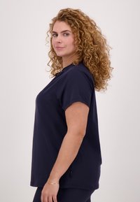 JE M'APPELLE T-shirt basic - blauw