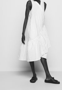 Henrik Vibskov Vardagsklänning - white