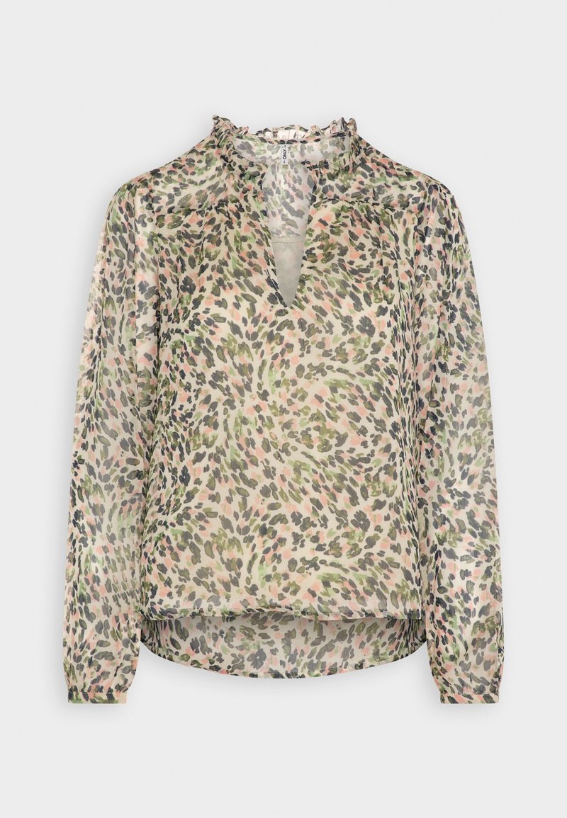 Blouse à manches longues avec col à volants et imprimé animal abstrait vert, rose et noir sur fond beige clair.