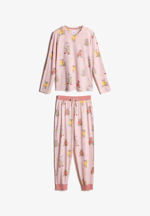 Person trägt rosa Pyjama mit Teddybär- und Sternenmuster, zeigt den Bauch und hat einen gebundenen Kordelzug am Hosenbund.