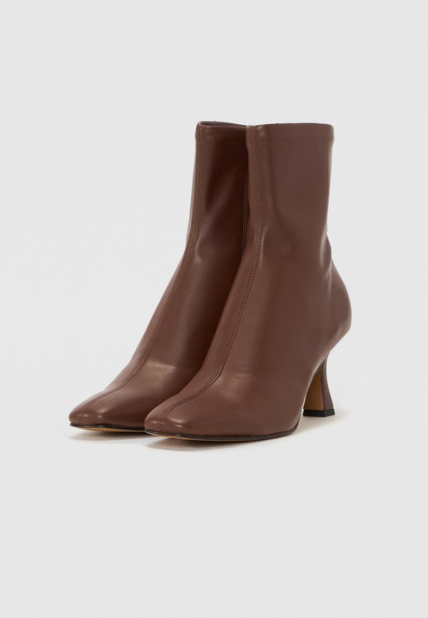 GLAMOR H2O - Classic ankle boots - chocolate2