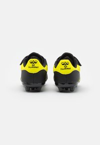 Hummel HATTRICK - Fodboldstøvler til fast underlag - caviar/safety yellow
