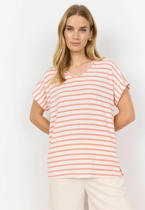 Randig V-ringad t-shirt med växlande korallfärgade och vita ränder, korta ärmar och en avslappnad passform med delade sidofransar.