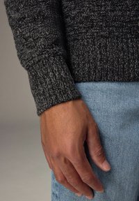 Thumbnail Image 5