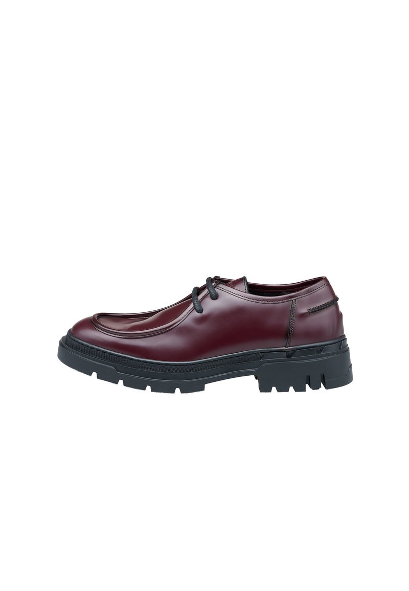 Burgunderfarbene Lederschuhe mit glatter Oberfläche, runder Zehenpartie und leichtem schwarzen Gummisohle. Verziert mit dekorativem Nähen und Schnürsenkeln.