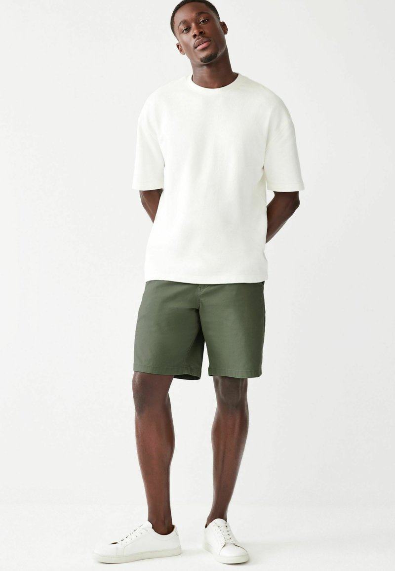 Next LOOSE FIT - Shorts - sage green