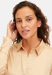 Blouses korte mouw beige Betty & Co