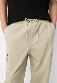 Bershka Cargobyxor - sand