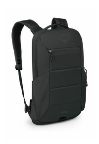 Zaino Osprey Ozone nero con pannello frontale imbottito, spallacci in rete, tasche con zip e forma rettangolare aerodinamica.
