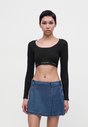 Tommy Jeans, LOGO TAPE LONG SLEEVE CROP TOP - Блуза с дълги ръкави - black
