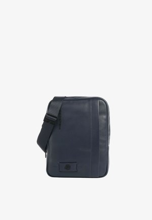 Leren schoudertas in donkerblauw, rechthoekige vorm, met verstelbare schouderriem, voorvak en textuur op het oppervlak.