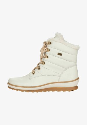 Weiße Leder-Ankelboots mit Kunstfellfutter, goldenen Beschlägen und beigen Schnürsenkeln. Texturiertes Gummisohle mit leichtem Keil-Design.