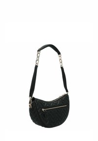 Borsa a tracolla nera trapuntata a forma di mezzaluna, con superficie testurizzata, hardware argentato, tracolla a catena e tasca frontale con zip.
