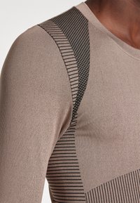 YOURTURN LONG SLEEVE SPORTS TOP WITH ZIP UNISEX - Top dugih rukava - tan