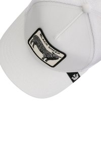 Weißer Baseballcap mit einem schwarzen gestickten Patch, der eine Schafs-Silhouette zeigt, und dem Text "BLACK SHEEP" auf der Vorderseite.