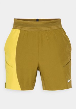 Nike-shorts med to-farget design med olivengrønne og gule paneler, elastisk midje og sidelommer med glidelås. Hvit logo-accent.