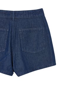 Pantaloni corti in denim blu scuro, con due tasche posteriori, Vita alta e un finishing pulito con sottili dettagli cuciti.