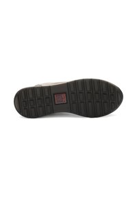 Schwarze Gummisohle mit strukturiertem Muster, versehen mit rechteckigen und kreisförmigen Griffen. Rotes Logodetail in der Mitte sichtbar.