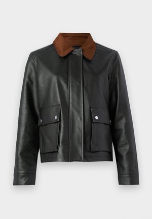 Schwarze Lederjacke mit braunem Cordkragen, vorderen Klapptaschen mit Druckknöpfen und verdecktem Verschluss.