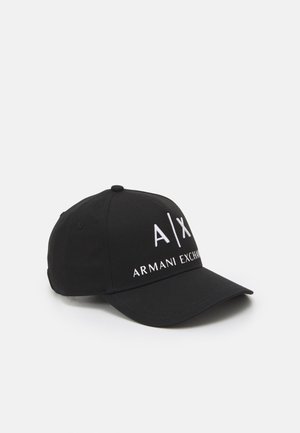 Căciulă de baseball neagră din țesătură, cu bordură curbată și logo-ul alb brodat "A/X ARMANI EXCHANGE" în față.