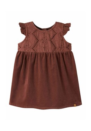 Robe bébé marron sans manches avec broderie florale sur le corsage et détails à volants sur les épaules, avec une jupe froncée.