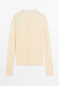 Hellbeige Pullover mit langen Ärmeln und rundem Halsausschnitt, strukturiertem Rippdesign und körpernahem Schnitt. Keine sichtbaren Verzierungen oder Muster.