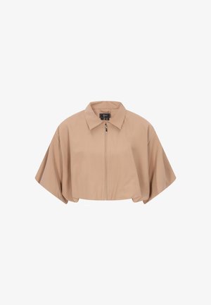 Beige croppet jakke med brede, korte ærmer, lynlås foran og spids krave, vist på en hvid baggrund.