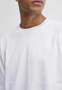 11 Project PRAndre - T-shirts - white