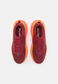Saucony GUIDE 17 - Scarpe da corsa su strada - currant/pepper