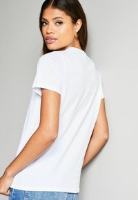 Lipsy REGULAR FIT ROUND NECK WEAR IT WITH LOVE  - Apdrukāts T-krekls - white