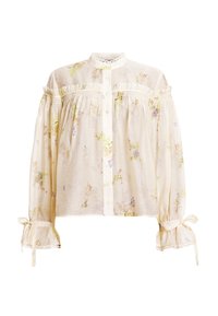 Leichte, cremefarbene Bluse mit Blumenmuster, hohem Kragen, Knopfleiste vorne, schulterfreiem Design und gerafften Akzenten an Ärmeln und Kragen.