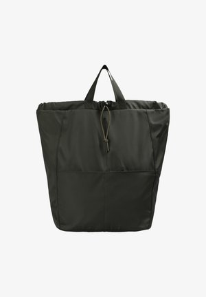 Bolsa de tela de color verde oscuro, hecha de un tejido duradero, que presenta dos asas cortas, una parte superior con cordón elástico y un bolsillo frontal.