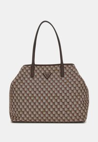 Sac fourre-tout à motif marron avec un design à carreaux, poignées en simili cuir et plaque logo bien visible à l'avant.