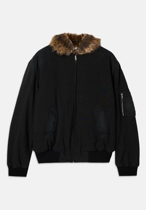 Schwarze Bomberjacke mit einem Kragen aus Kunstpelz, gerippten Bündchen und Saum, einem Reißverschlussfach am Ärmel und seitlichen Taschen zur Aufbewahrung.