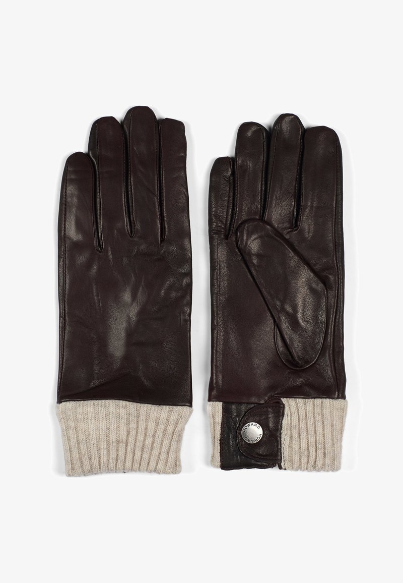 Brune læderhandsker med fem fingre, der har en strikket beige manchet og en metalknapdetalje ved håndleddet. Generelt glat tekstur.