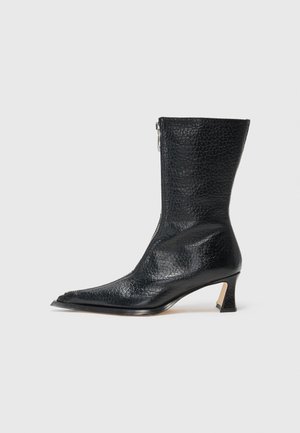 MIISTA CLEM - Botines de cuña - black