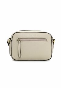 Borsa a tracolla in pelle crema con rifiniture nere, forma rettangolare, tasca frontale con cerniera e zip in tono oro. Texture liscia.