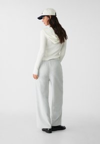 Stradivarius WIDE - Pantalon de survêtement - grey