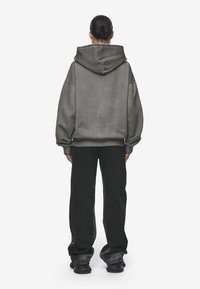 Pegador GINA - Traperice opuštenog kroja - washed black white