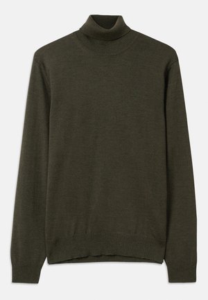 Temnozeleni pulover s turtleneck iz mehkega pletenega materiala, ki ima rebraste manšete in rob, dolge rokave ter preprost, čist dizajn.