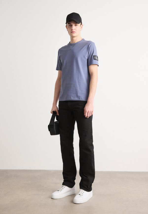 BADGE REGULAR TEE - Basic T-shirt - grisaille3