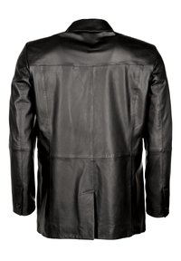 Czarna skórzana kurtka o gładkiej fakturze, dopasowanym kroju, z pojedynczym rozcięciem i mankietami zapinanymi na guziki, z klasycznym kołnierzem i pikowanymi panelami.
