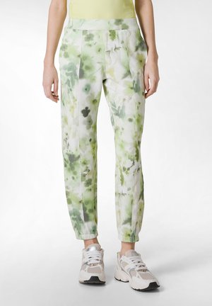 Blomster-mønstrede joggers i nuancer af grøn og hvid, med en tapered pasform, elastisk talje og afsluttede sublime, lavet af blødt stof.