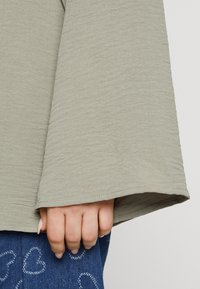 Vero Moda VMALVA KIMONO - Poletna jakna - vetiver